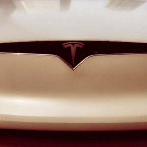 Read more about the article Tesla Vehicles May Include Tow Truck Auto Call Feature