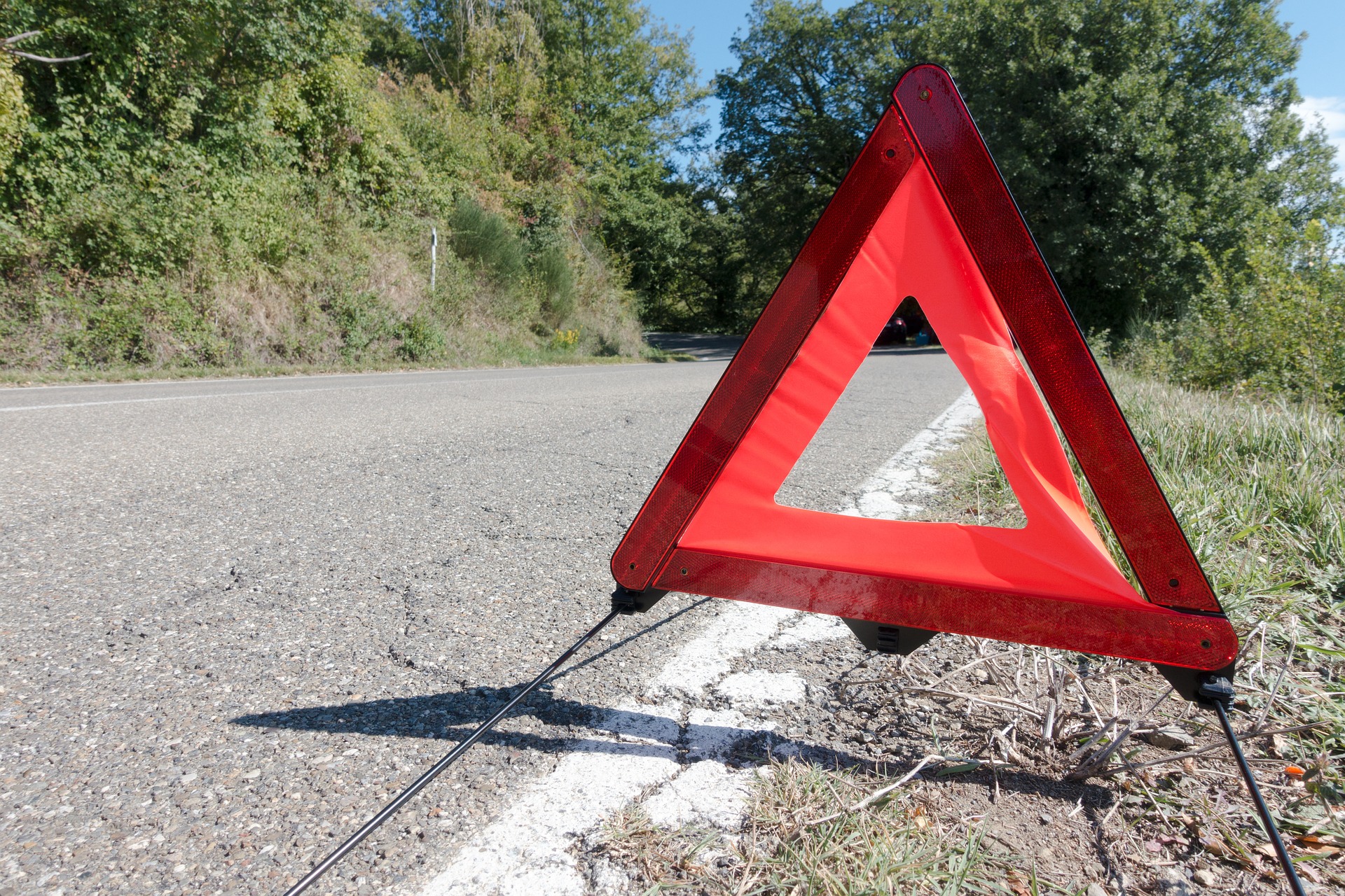 You are currently viewing How To Stay Safe While Waiting For A Tow Truck